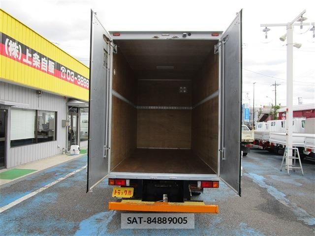 Nissan ATLAS 2017-05 8244619-5