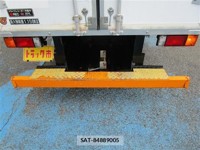 Nissan ATLAS 2017-05 8244619-7