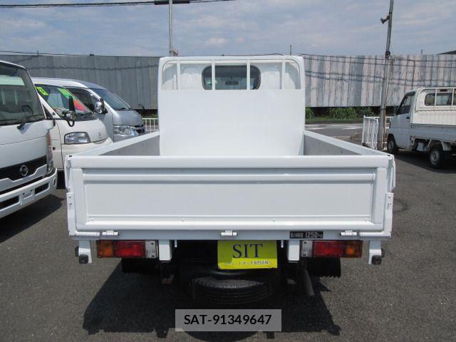 Nissan ATLAS 2011-08 8313066-2