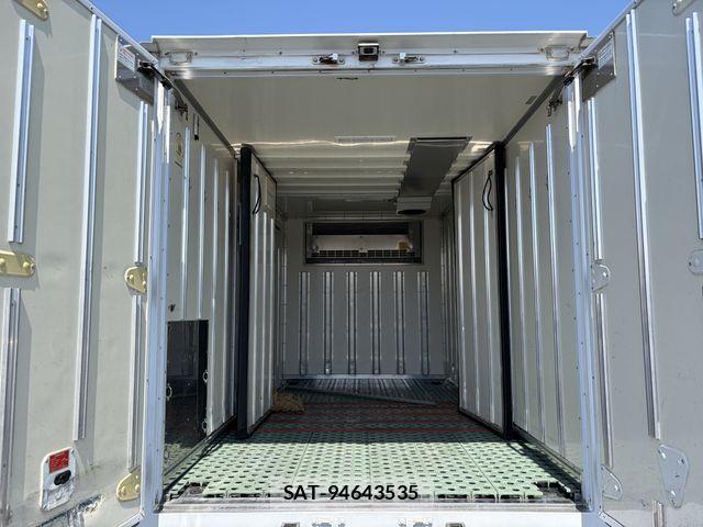 Nissan ATLAS 2018-11 8334856-5