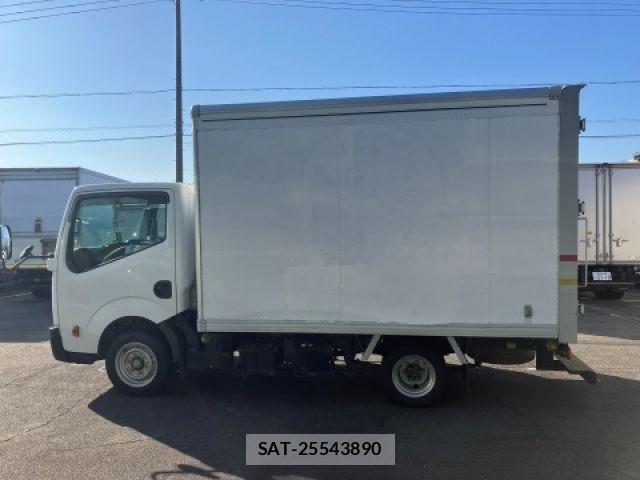 Nissan ATLAS 2013-09 8334860-4