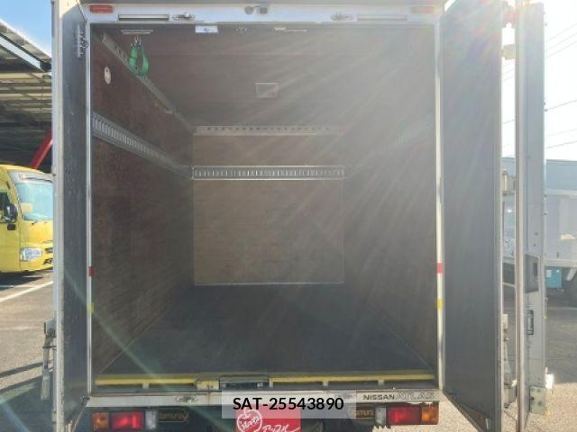 Nissan ATLAS 2013-09 8334860-7