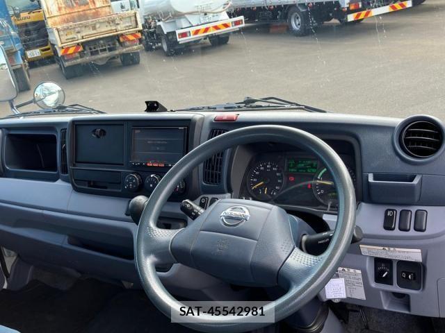 Nissan ATLAS 2015-08 8353922-18