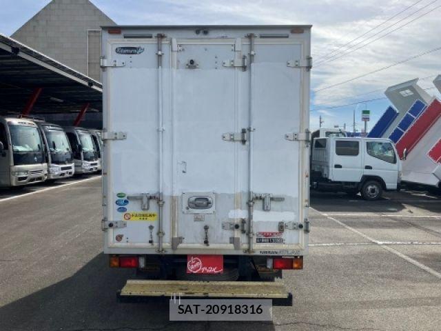 Nissan ATLAS 2013-09 8364773-3