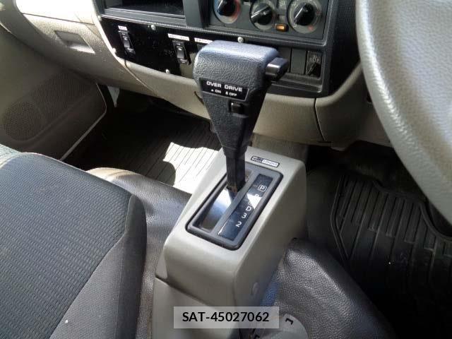 Nissan ATLAS 2020-06 8364774-6