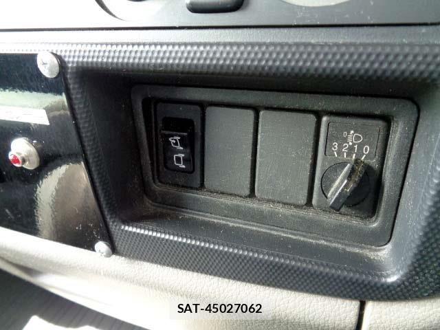 Nissan ATLAS 2020-06 8364774-7