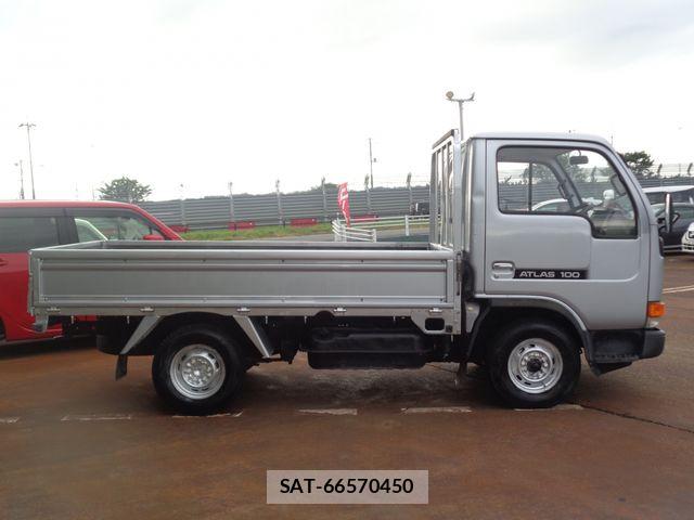Nissan ATLAS 1995-01 8364775-4