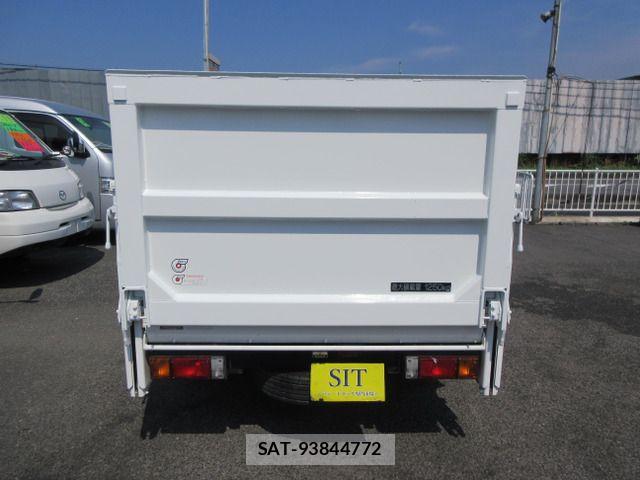 Nissan ATLAS 2019-01 8437940-2