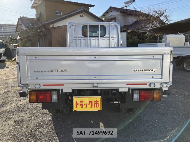 Nissan ATLAS 2026-01 8523568-15