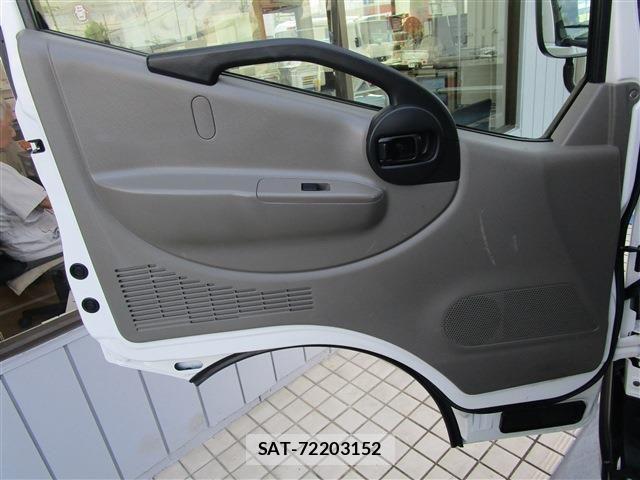 Nissan ATLAS 2015-06 8523573-21