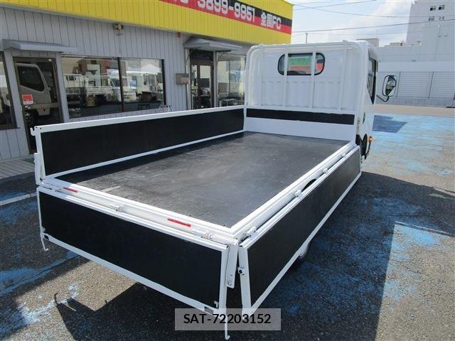 Nissan ATLAS 2015-06 8523573-6