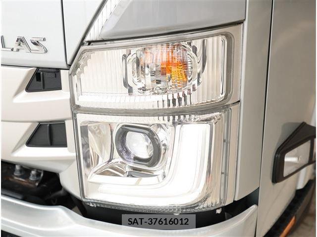 Nissan ATLAS 2023-07 8870421-23