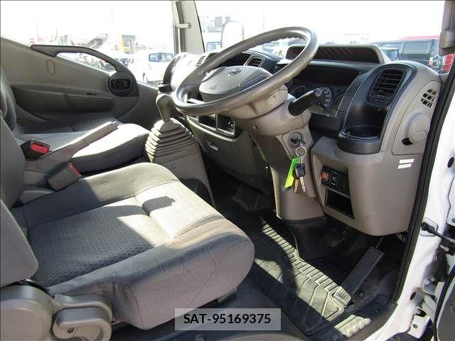 Nissan ATLAS 2009-03 5860284-11