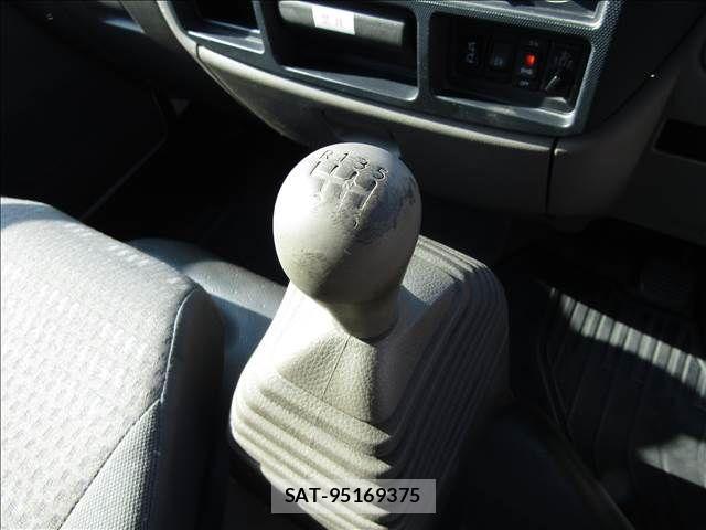 Nissan ATLAS 2009-03 5860284-7