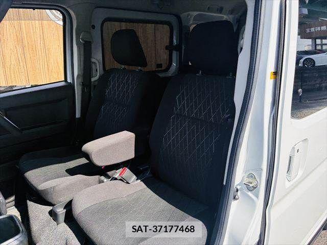 Daihatsu ATRAI 2022-01 8098027-27