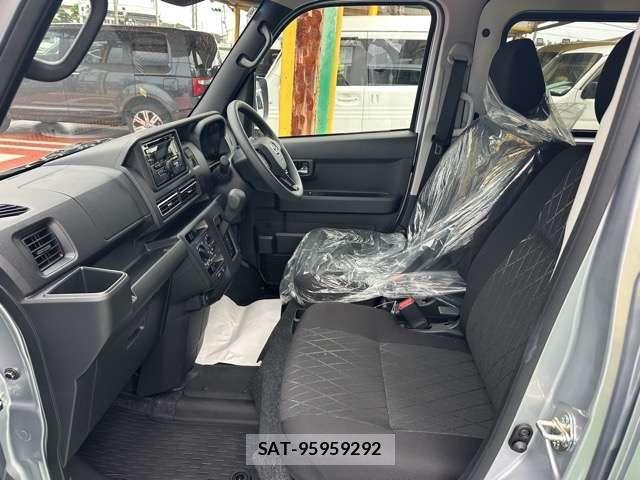 Daihatsu ATRAI 2025-06 8411237-4