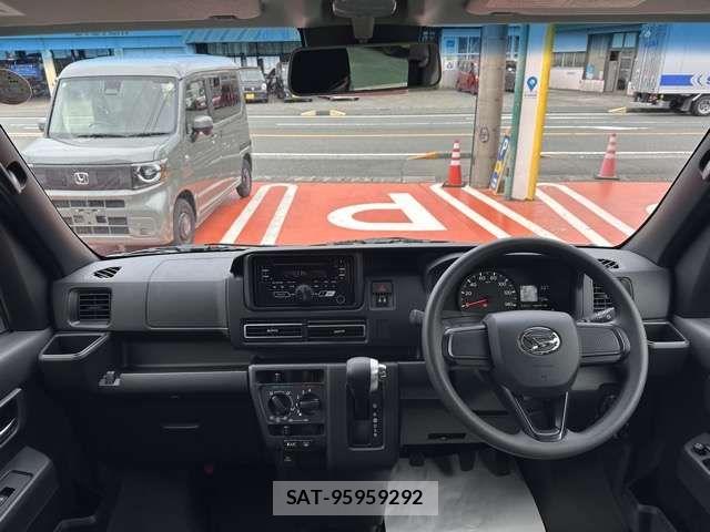 Daihatsu ATRAI 2025-06 8411237-7