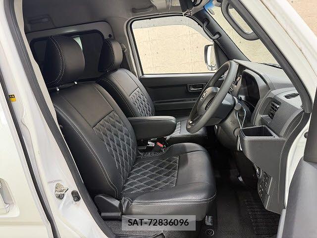 Daihatsu ATRAI 2022-01 8827875-5