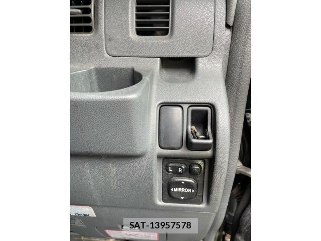 Daihatsu ATRAI WAGON 2005-06 7325694-17