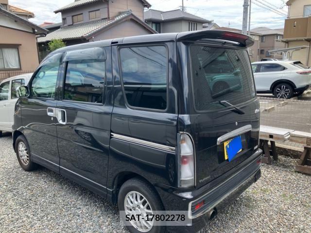 Daihatsu ATRAI WAGON 2004-06 7356840-5