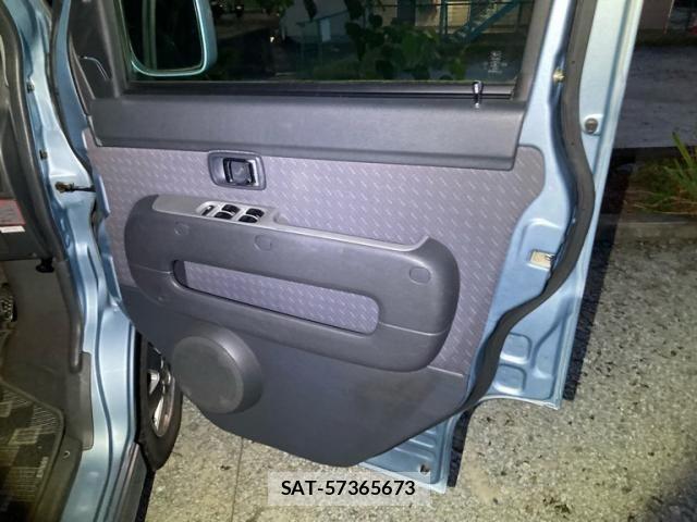 Daihatsu ATRAI WAGON 2006-01 8523579-6