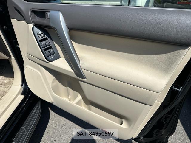 Toyota LAND CRUISER PRADO 2020-04 7752953-12