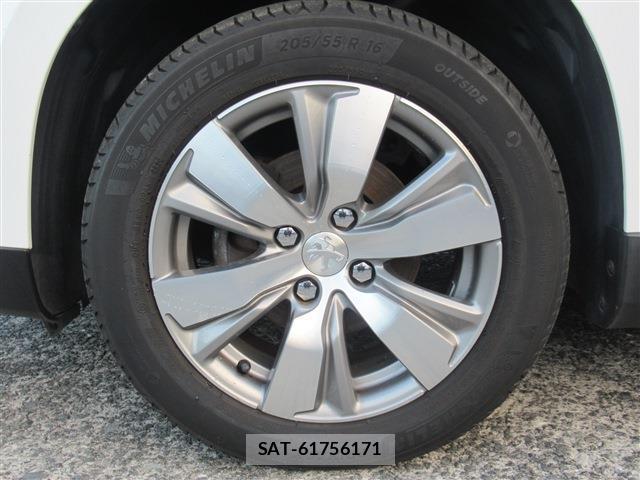 Peugeot 2008 2015-02 7802668-12