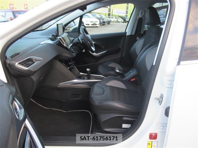 Peugeot 2008 2015-02 7802668-14