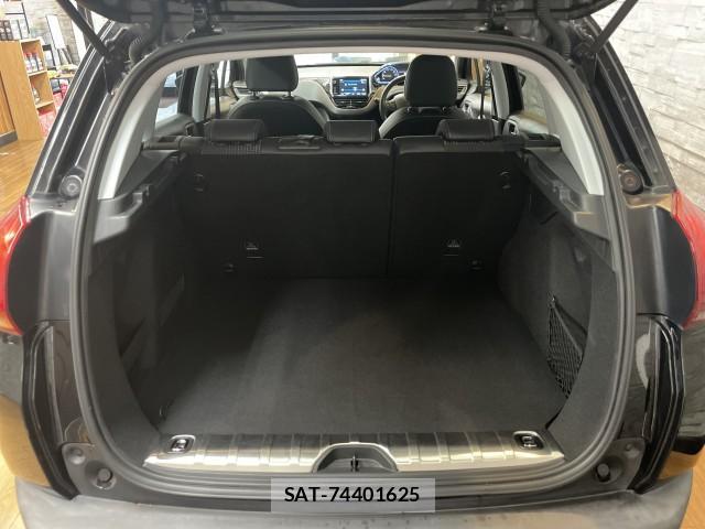 Peugeot 2008 2018-06 7805680-18