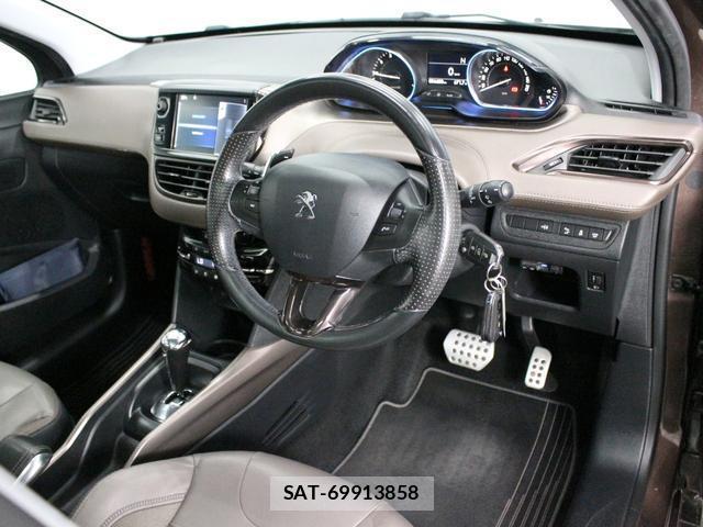 Peugeot 2008 2014-05 7806743-8