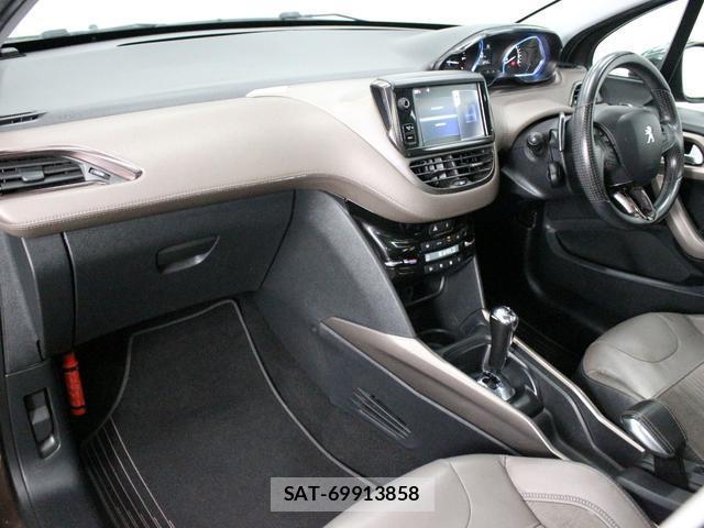 Peugeot 2008 2014-05 7806743-9