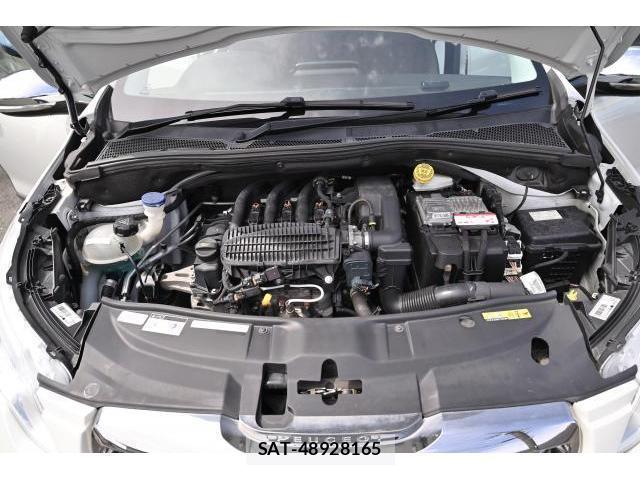 Peugeot 2008 2015-03 7806887-7