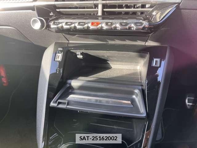 Peugeot 208 2023-03 7793730-14