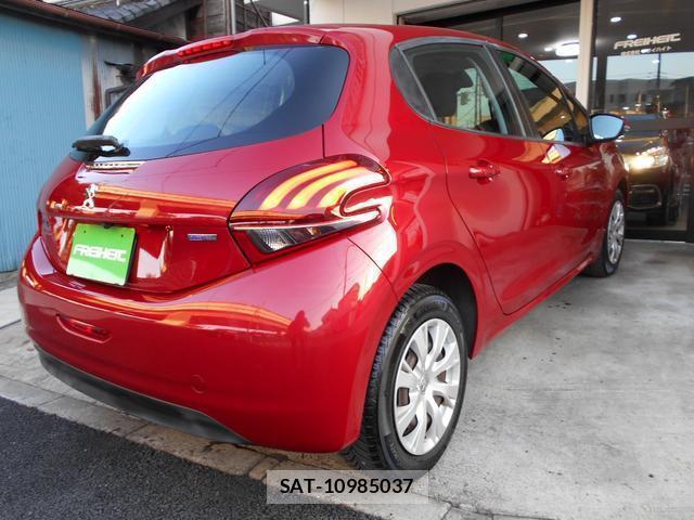 Peugeot 208 2016-10 7794678-10