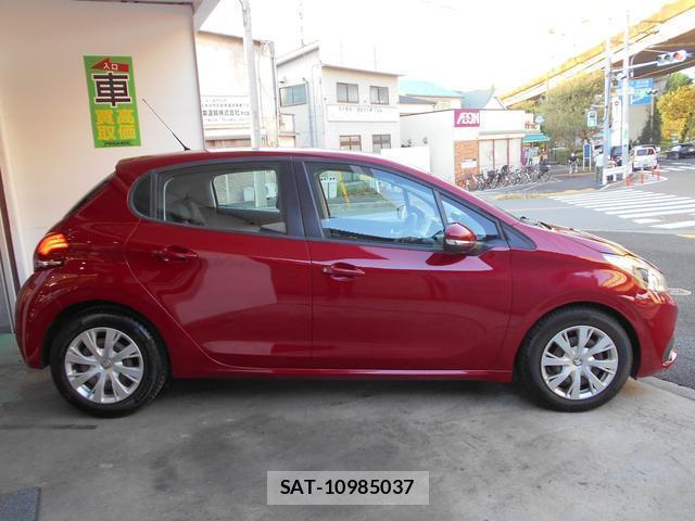 Peugeot 208 2016-10 7794678-11