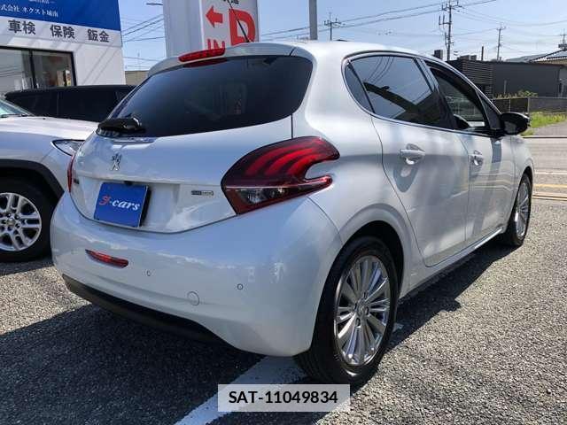 Peugeot 208 2017-07 7799704-1
