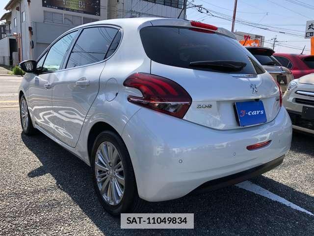 Peugeot 208 2017-07 7799704-16