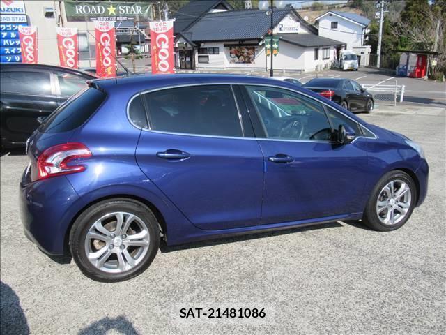 Peugeot 208 2013-02 7802648-1