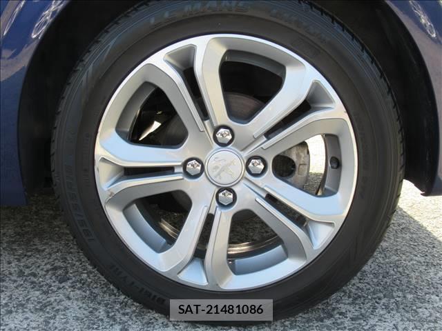 Peugeot 208 2013-02 7802648-11