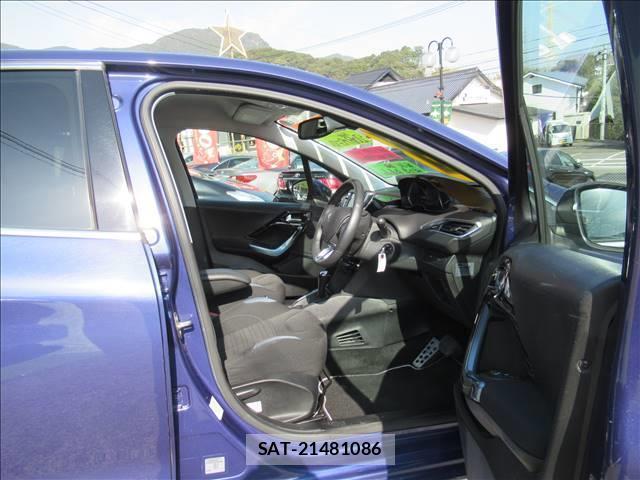 Peugeot 208 2013-02 7802648-12