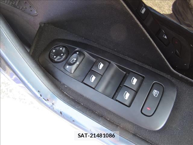 Peugeot 208 2013-02 7802648-7