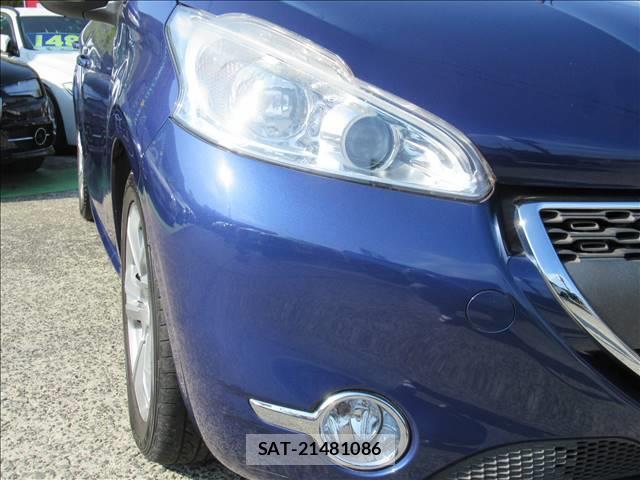 Peugeot 208 2013-02 7802648-9