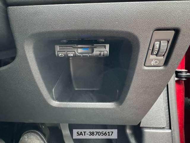 Peugeot 208 2017-07 7806396-10