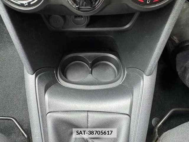 Peugeot 208 2017-07 7806396-15