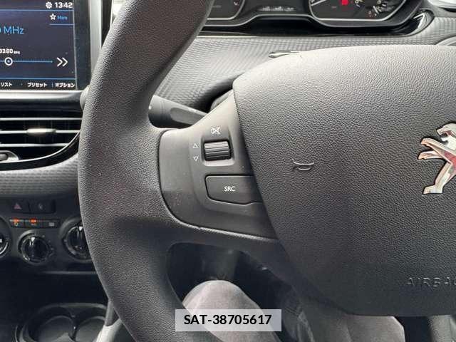 Peugeot 208 2017-07 7806396-7