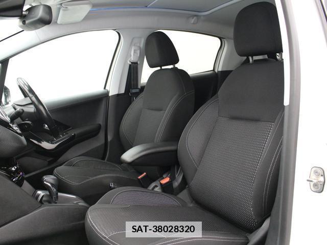 Peugeot 208 2018-09 7806765-10