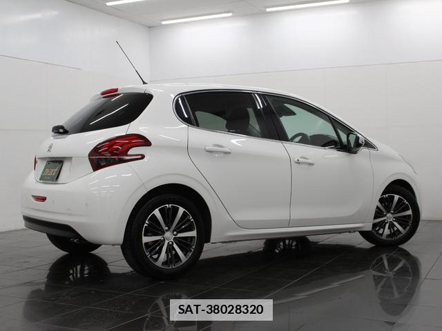 Peugeot 208 2018-09 7806765-15
