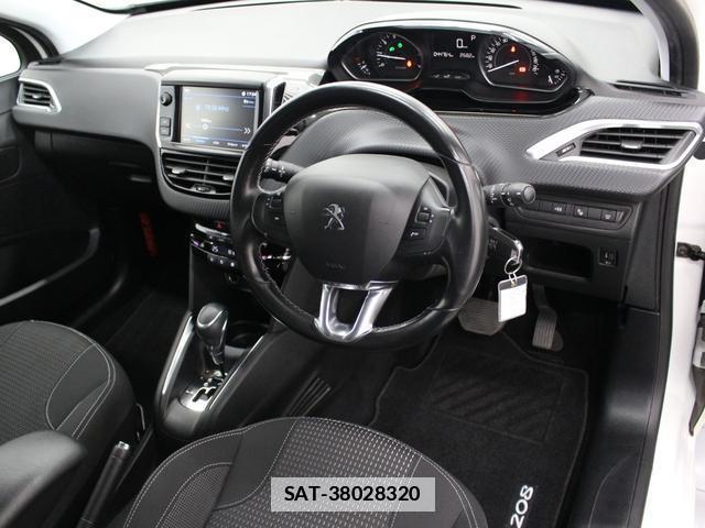 Peugeot 208 2018-09 7806765-7