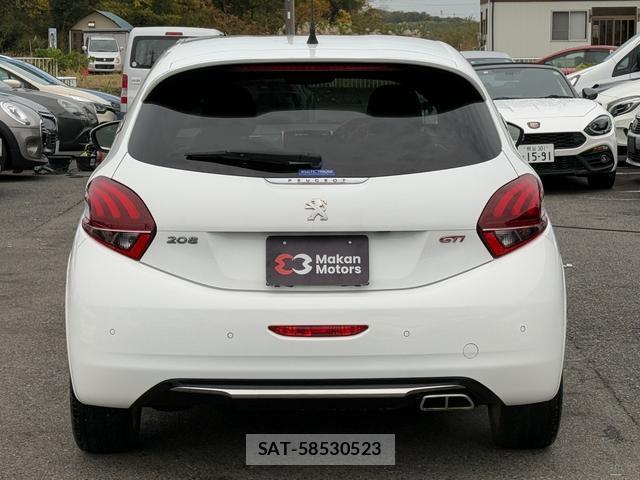 Peugeot 208 2016-06 7808755-10