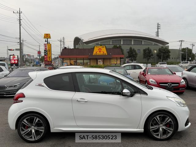 Peugeot 208 2016-06 7808755-12